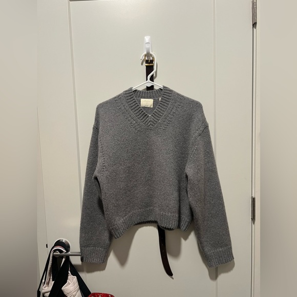 NWOT DOEN Geonna Cashmere V-neck Sweater in Morning Mist Gray - Picture 5 of 12